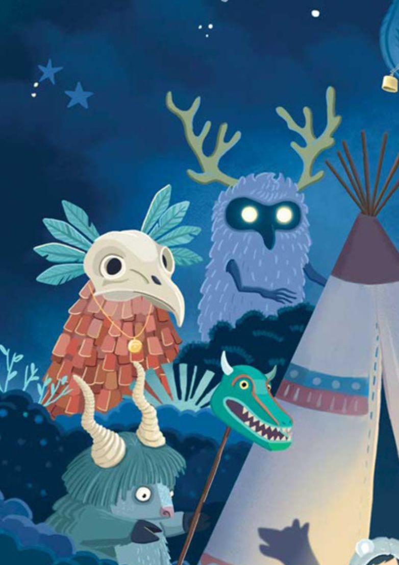 Détail, créature à tête de crâne d'oiseau avec cape de plumes, hibou aux bois et yeux bleus, et marionnette d'ombres en forme de crocodile vert à côté du tipi.