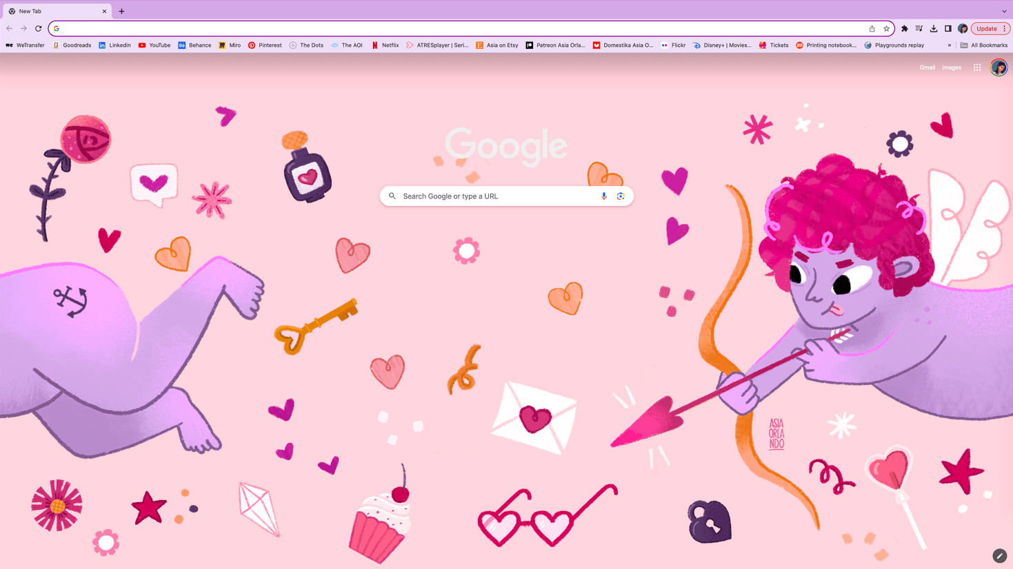 Eine farbenfrohe digitale Illustration mit einem rosa Hintergrund, einer cupidartigen Figur und einem kleinen Wesen, beide mit lila Haut und rosa Lockenhaar, umgeben von Herzen, Schlüsseln, einem Umschlag, einem Cupcake und verschiedenen verspielten Symbolen.